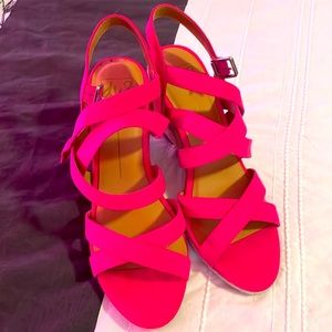 Beautiful Dolce Vita! Pink wedge